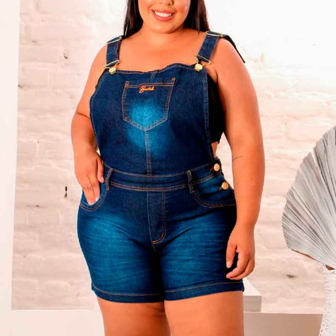 Jardineira Jeans Short Plus Size